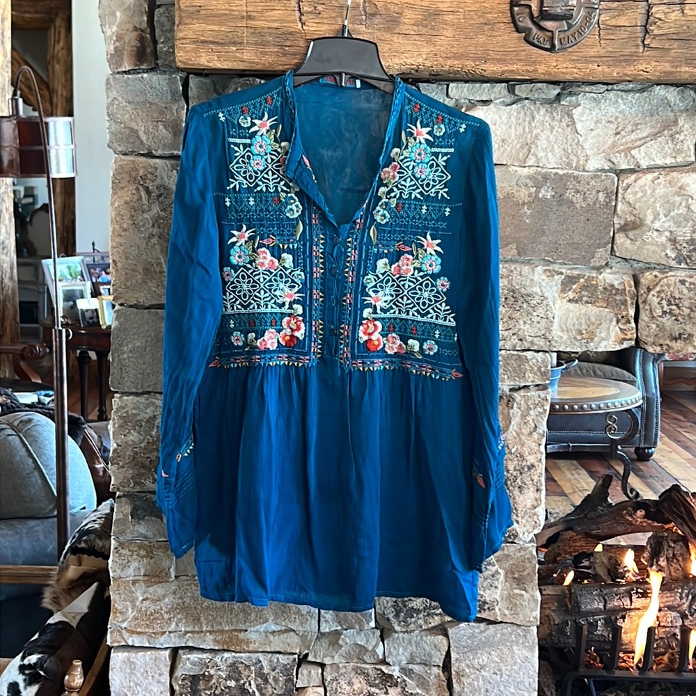 Beautiful Johnny was tunic